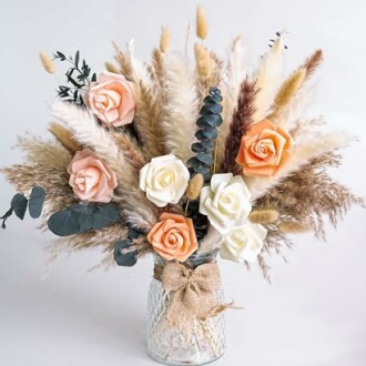 Bouquet of pampas grass and roses in a vase
